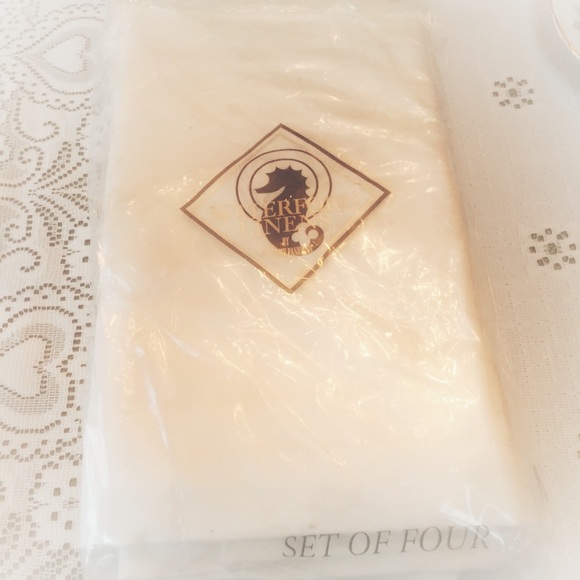 New in Plastic Set/4 Waterford Linens Dancing Silver Dots - Picture 4 of 4